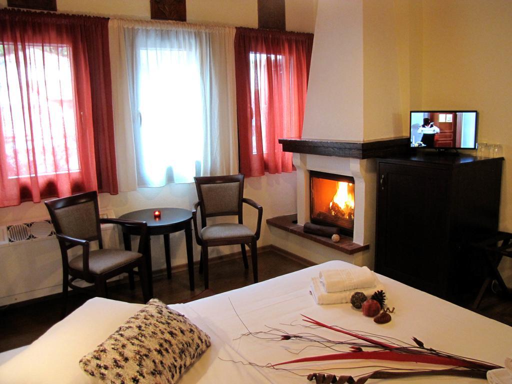 Hotel Mirovoli Милея Экстерьер фото